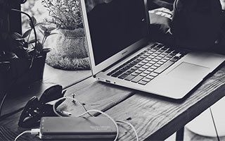 王俊凯杨幂有一段？王源黑料无数？刘耀文易烊千玺被牵连？翻红男星玩的花；前顶流在国外开*趴