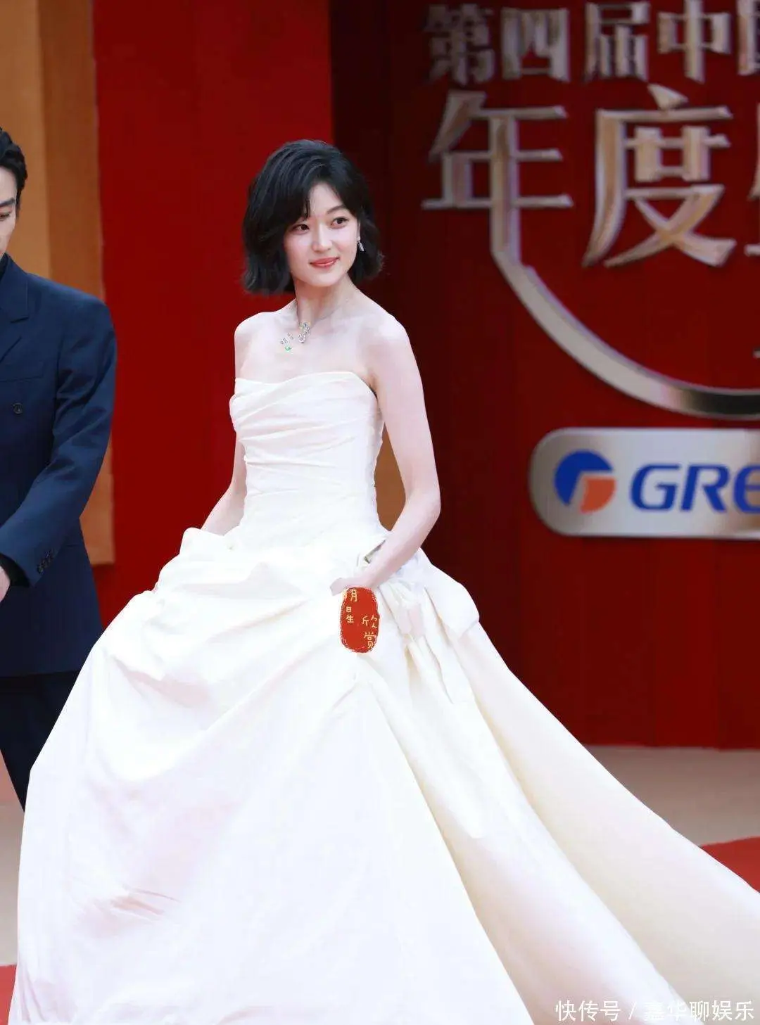 中国电视剧年度盛典红毯 优雅穿搭 中生代女星气质_中国女明星晚礼服