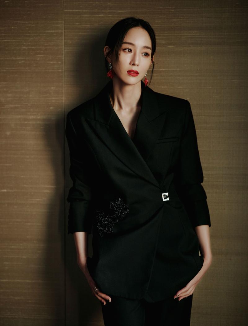 中性西装  女明星_中性风女生西装_中性西装写真