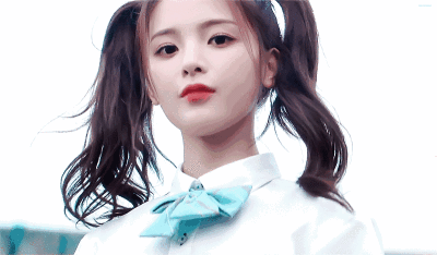 杨超越宋茜林允许佳琪周迅_女明星睡姿照片_女星奇葩睡姿揭秘