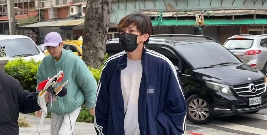 微博各大明星黑料是真的吗还是假的,_昆凌微博P图事件 周杰伦辟谣分析_周杰伦出轨昆凌 多人运动绯闻