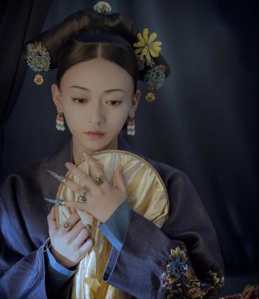 脸大显气质女星_韩国脸大女明星_大脸气质中年女星